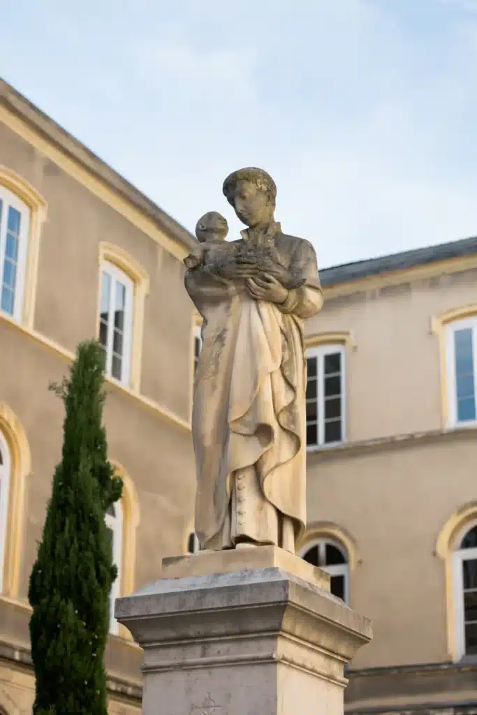 NOTRE-DAME-MONGRE-EKOLE-97